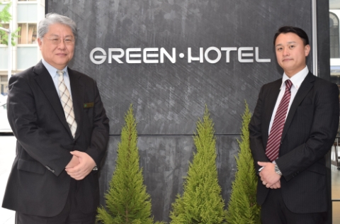 株式会社博多グリーンホテル桝田 久義 氏と、情報機器エンジニアリング株式会社 鶴田 和也の写真。